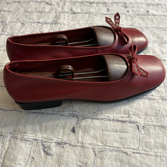 JASMIN FLEX LEATHER WITH BOW SQUARE TOE WOMEN’S FLATS BURGUNDY COLOR SIZE 11M - Picture 1 of 12